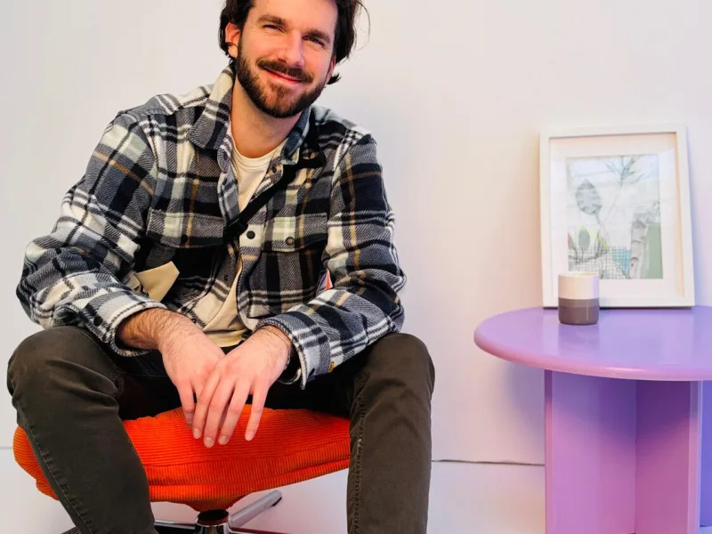 Werk[39]: Set mit Sessel und Teppich im Studio
