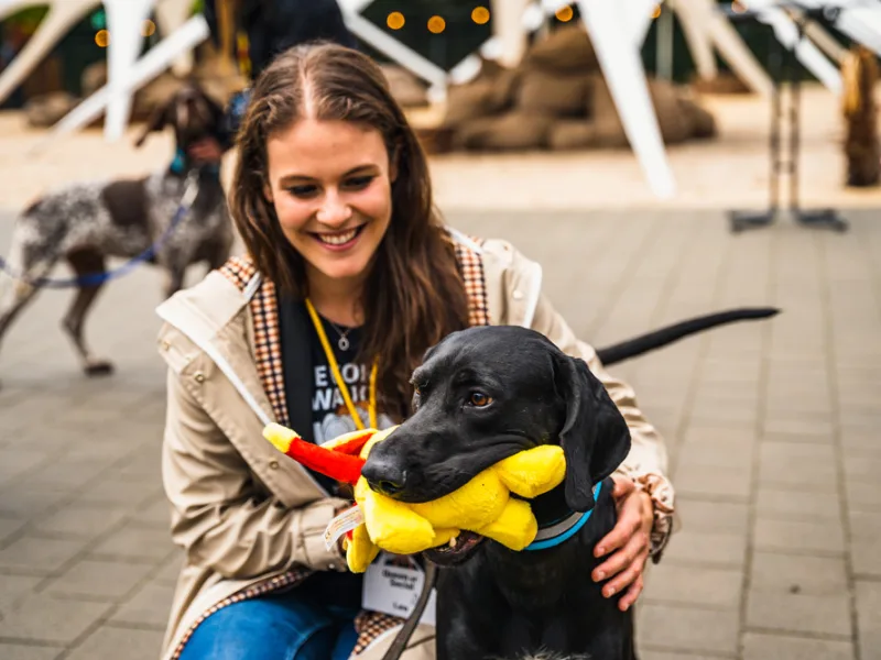 Produktpräsentation beim Petfluencer-Event